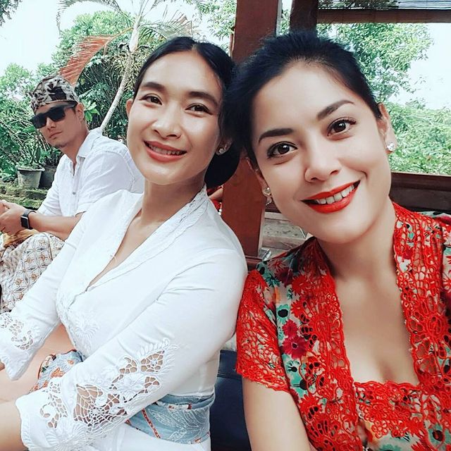 Sahabatan 23 tahun, 9 momen Lulu Tobing & Happy Salma dulu hingga kini © 2022 brilio.net Sahabatan 23 tahun, 9 momen Lulu Tobing & Happy Salma dulu hingga kini © 2022 brilio.net