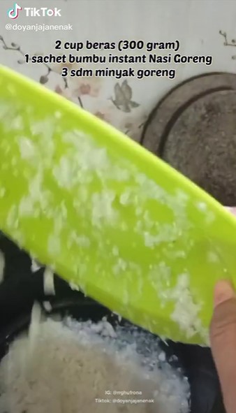 5 Cara simpel masak nasi goreng di rice cooker, cocok untuk anak kos