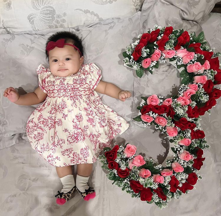 foto Ameena tiap bulan © berbagai sumber foto Ameena tiap bulan © berbagai sumber