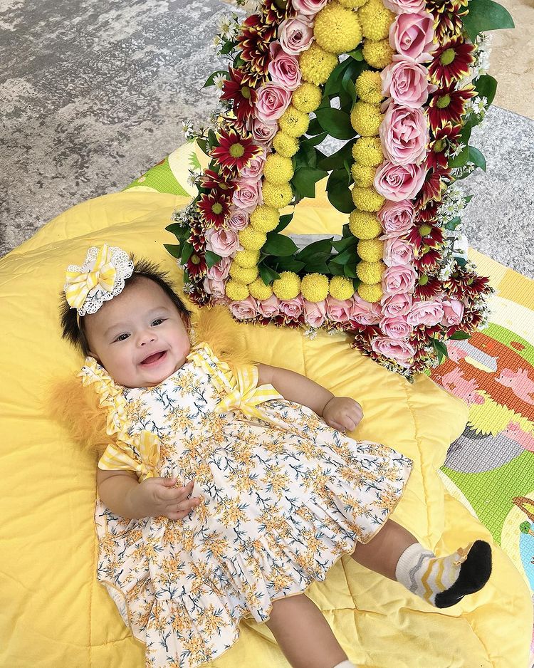 foto Ameena tiap bulan © berbagai sumber foto Ameena tiap bulan © berbagai sumber