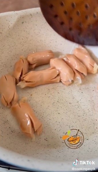 Trik simpel goreng sosis mekar ala restoran, kenyal dan tidak kisut