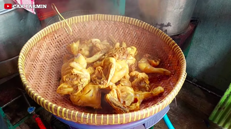 Trik ungkep ayam ala pedagang kaki lima, awet seharian tanpa kulkas