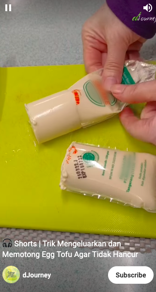 Trik mudah mengeluarkan tofu dari kemasan agar tidak hancur