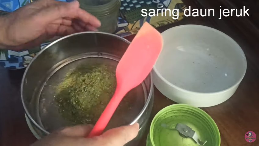 7 Cara membuat daun jeruk bubuk, tetap wangi dan tahan lama