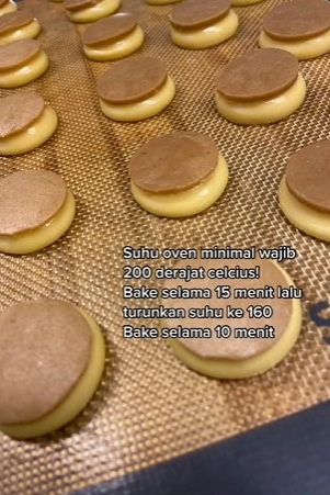 Trik memanggang kulit kue sus agar teksturnya renyah dan kopong