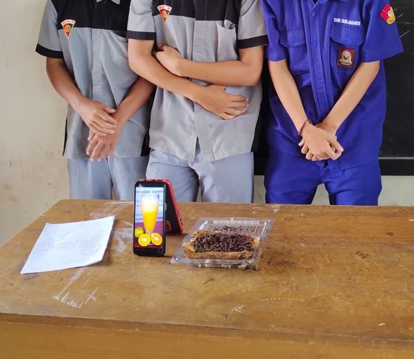 siswa praktikum © berbagai sumber