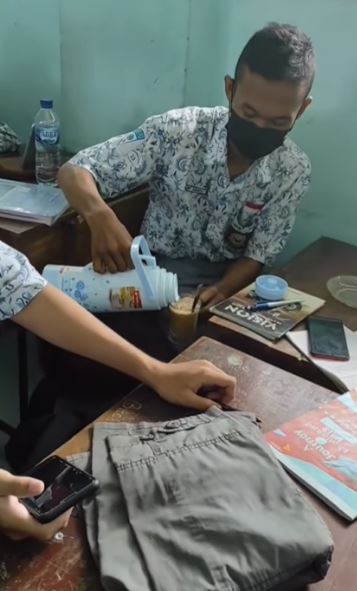 orang bikin kopi © berbagai sumber orang bikin kopi © berbagai sumber