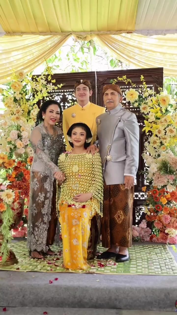 momen mitoni canti tachril © berbagai sumber