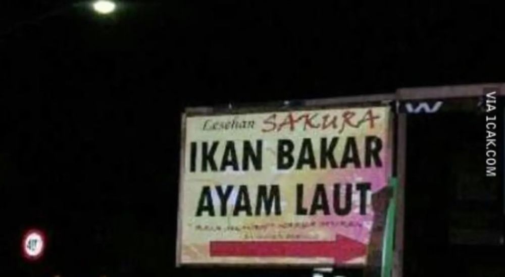Spanduk warung makan tulisannya typo © berbagai sumber