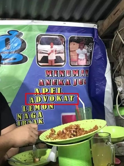 Spanduk warung makan tulisannya typo © berbagai sumber