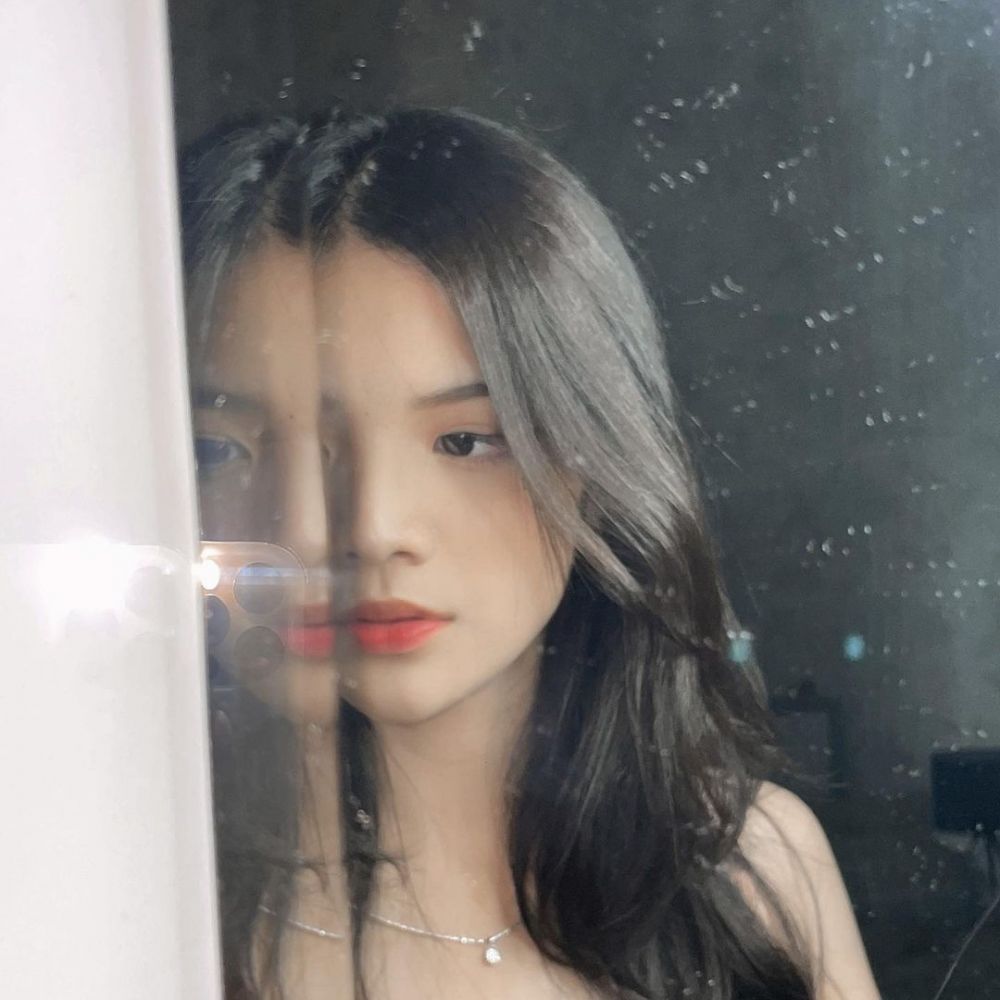 pesona Adrienne Zee Berbagai sumber