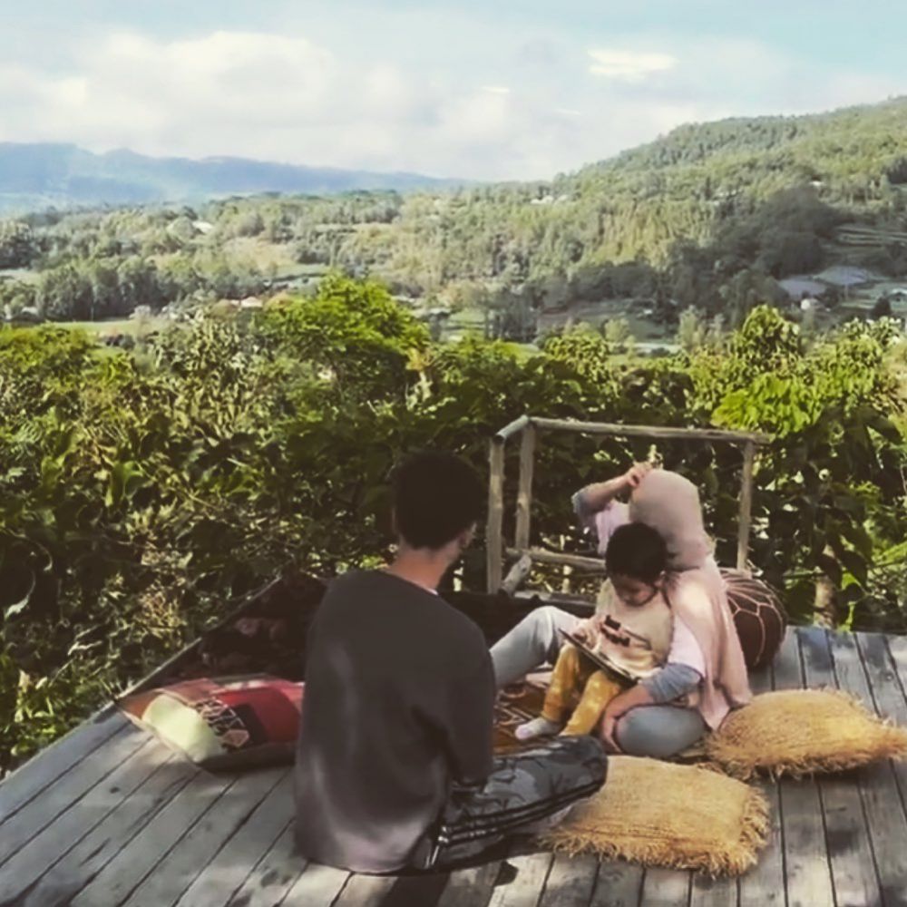 potret terbaru Tia Ivanka yang gemar berbagi Jumat Berkah © berbagai sumber potret terbaru Tia Ivanka yang gemar berbagi Jumat Berkah © berbagai sumber