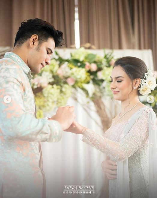 Seleb blasteran kenakan kebaya saat tunangan © 2022 brilio.net