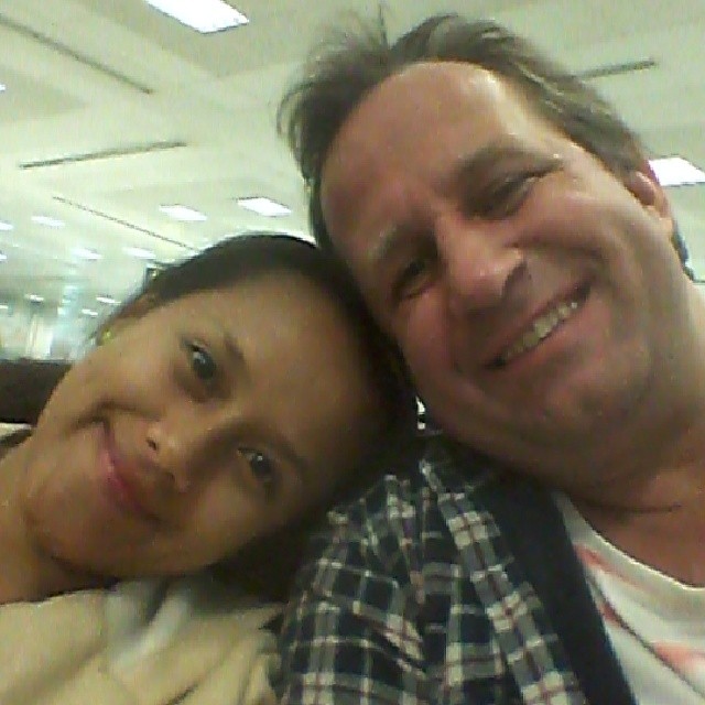 momen kebersamaan Lia Waode dan suami bulenya © berbagai sumber momen kebersamaan Lia Waode dan suami bulenya © berbagai sumber