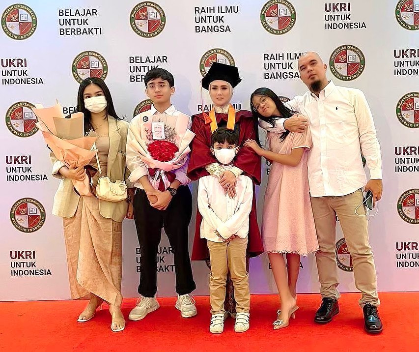 momen wisuda s1 mulan jameela © instagram