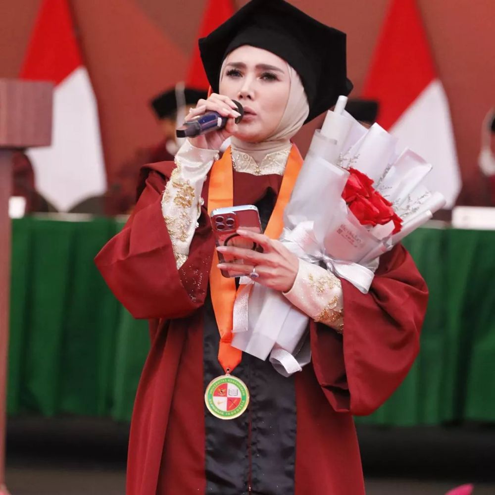 momen wisuda s1 mulan jameela © instagram