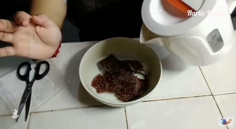 Jangan salah, ini trik menggoreng dendeng sapi agar empuk dan antialot