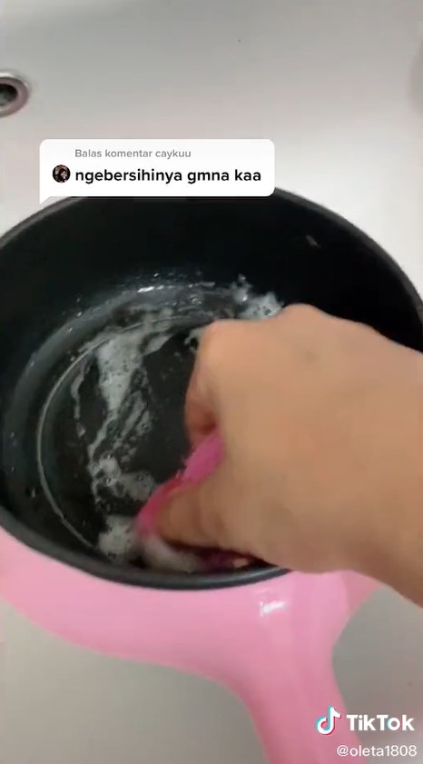 Jangan asal siram, ini 5 cara bersihkan panci listrik agar lebih aman