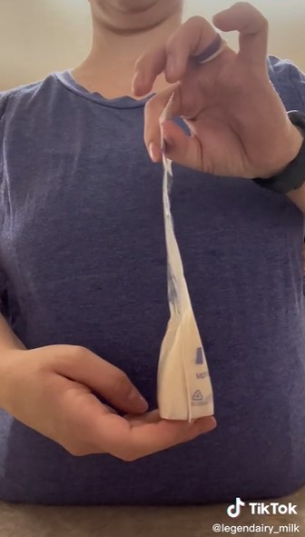 Tak perlu pakai mesin, ini trik mudah vakum plastik ASI