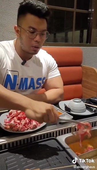 Trik makan di restoran all you can eat, tetap kenyang tapi sehat