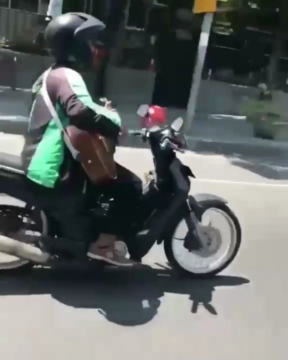 driver ojek online berbakat main musik lucu © berbagai sumber driver ojek online berbakat main musik lucu © berbagai sumber