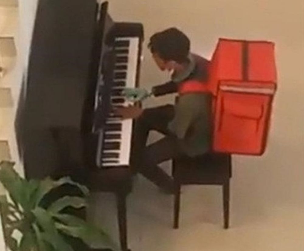 driver ojek online berbakat main musik lucu © berbagai sumber