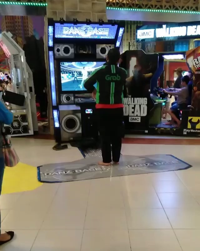 driver ojek online berbakat main musik lucu © berbagai sumber