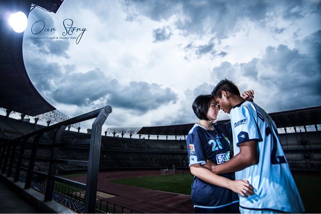 gaya pesohor tanah air prewedding di stadion © berbagai sumber