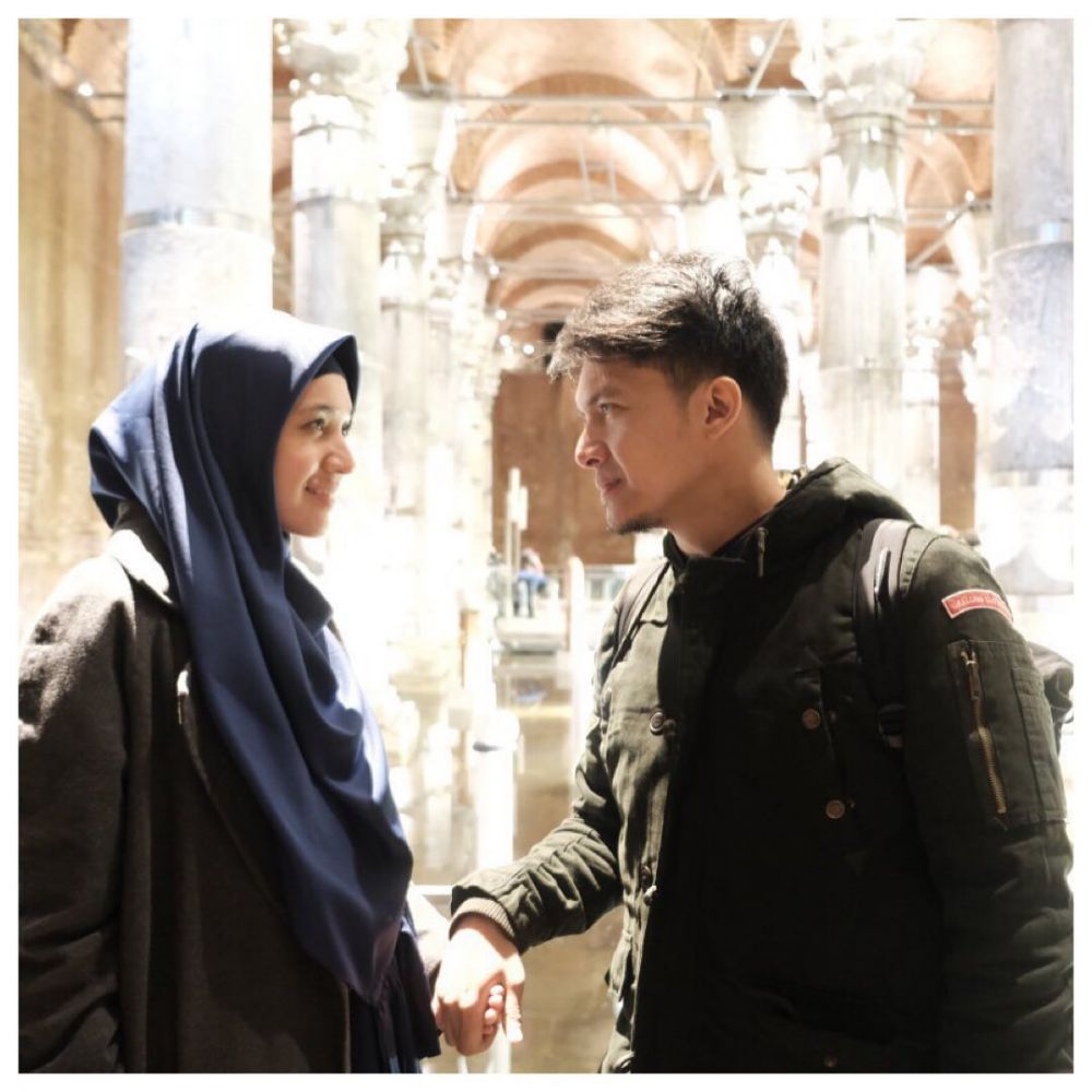 Dhini Aminarti-Dimas Seto berbagai sumber