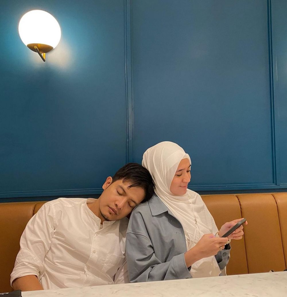 Dhini Aminarti-Dimas Seto berbagai sumber