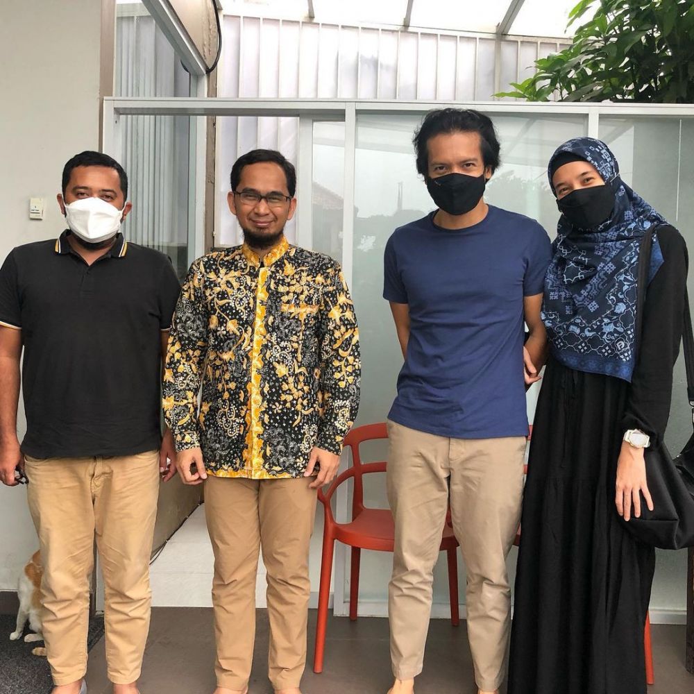 Dhini Aminarti-Dimas Seto berbagai sumber Dhini Aminarti-Dimas Seto berbagai sumber