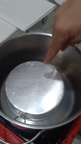 Cara hangatkan roti pakai panci, jadi lembut lagi tanpa diberi air