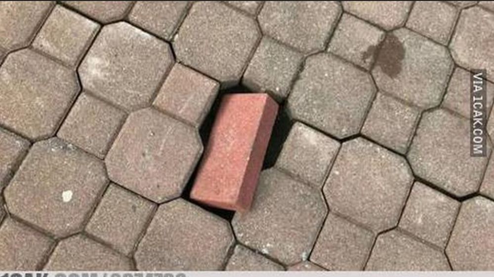 Potret nyeleneh benerin jalan Berbagai sumber Potret nyeleneh benerin jalan Berbagai sumber