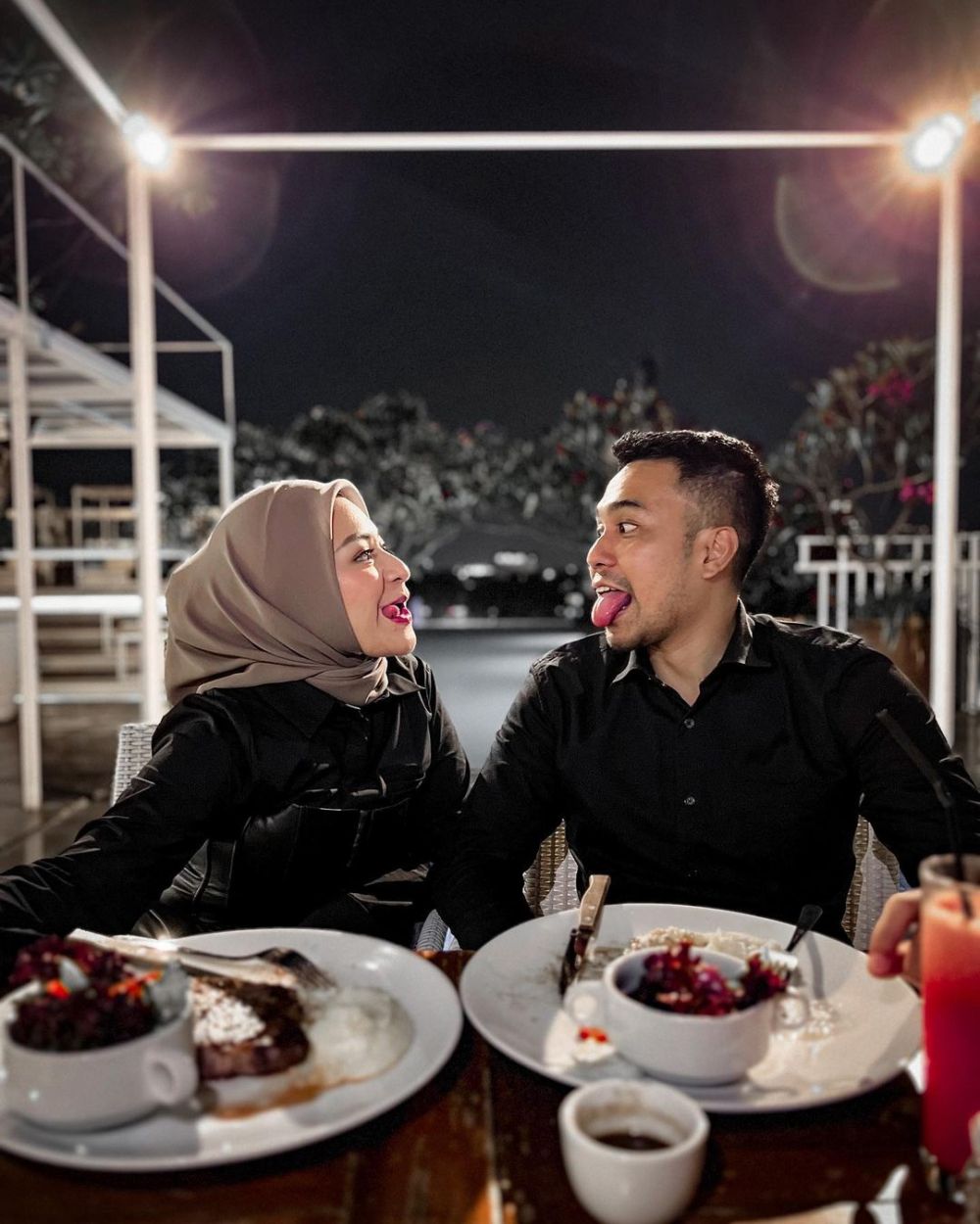 Nathalie Holscher dinner bareng mantan pacar © 2022 berbagai sumber Nathalie Holscher dinner bareng mantan pacar © 2022 berbagai sumber