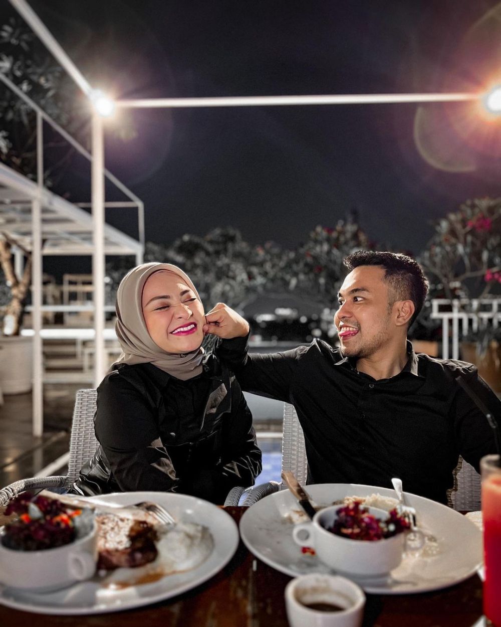 Nathalie Holscher dinner bareng mantan pacar © 2022 berbagai sumber Nathalie Holscher dinner bareng mantan pacar © 2022 berbagai sumber