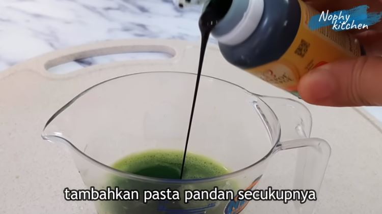 5 Trik bikin kue putu ala rumahan, pakai cetakan daun pisang