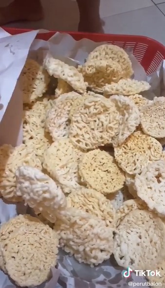 Trik goreng kerupuk bangka agar renyah dan nggak bantat