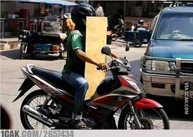 bawa barang besar pakai motor © berbagai sumber bawa barang besar pakai motor © berbagai sumber