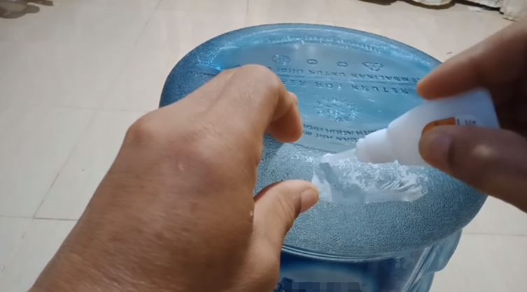 Tak banyak yang tahu, begini trik menambal galon retak
