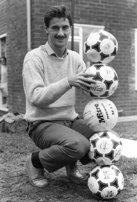 11 Legenda sepak bola yang tak pernah main di Piala Dunia