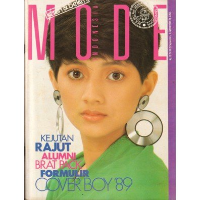 Potret Cut Mini jadi model majalah jadul © 2022 brilio.net Potret Cut Mini jadi model majalah jadul © 2022 brilio.net