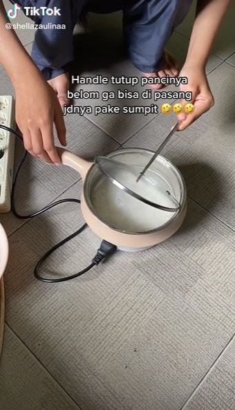 Cara anak kos masak nasi pakai panci elektrik ini bikin geregetan