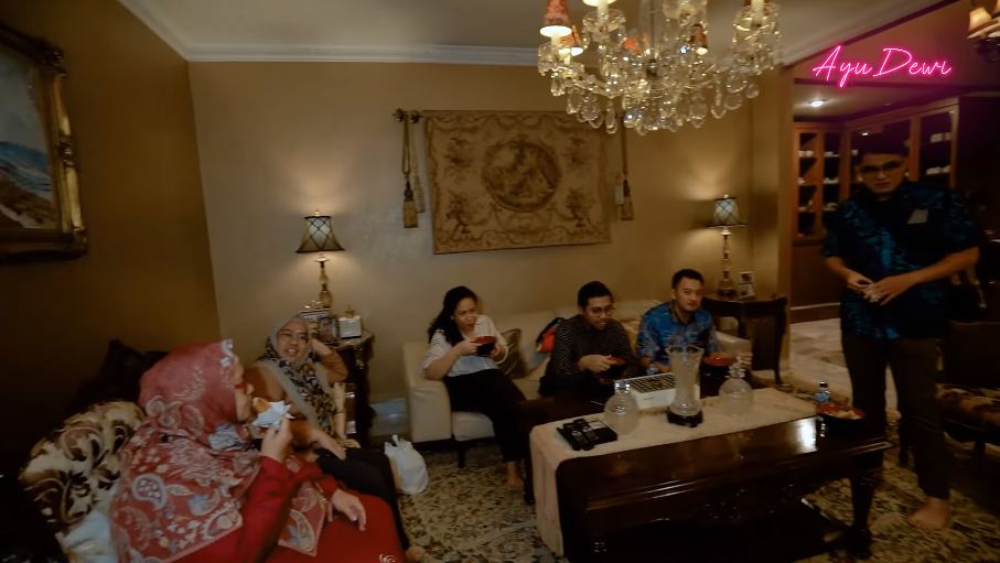 potret rumah masa kecil regi datau © YouTube