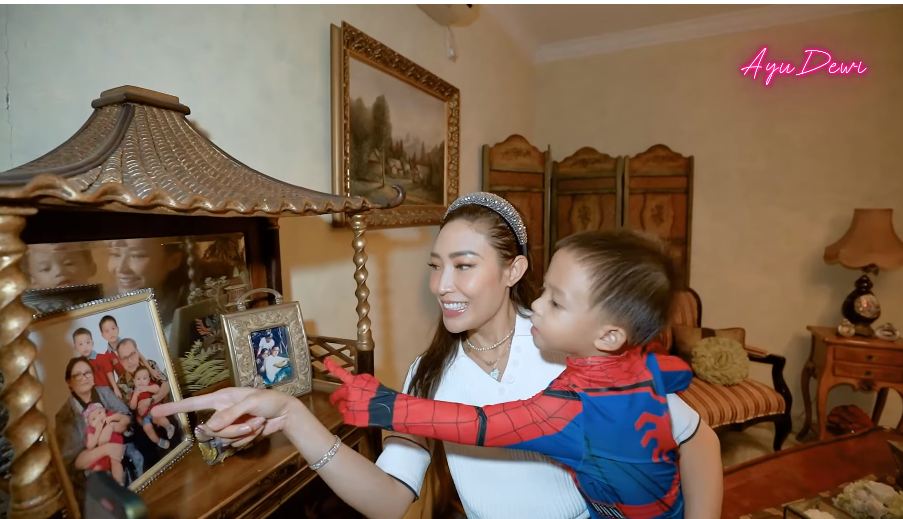 potret rumah masa kecil regi datau © YouTube