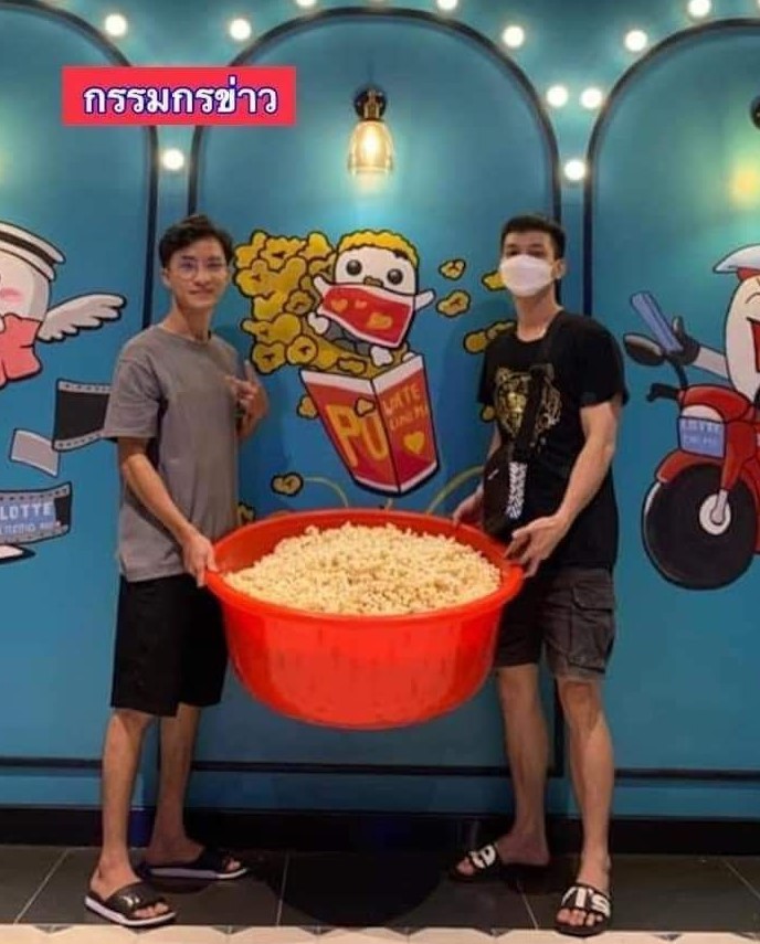 Wadah popcorn bikin salah fokus Facebook Wadah popcorn bikin salah fokus Facebook