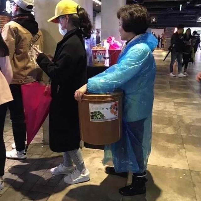 Wadah popcorn bikin salah fokus Facebook Wadah popcorn bikin salah fokus Facebook