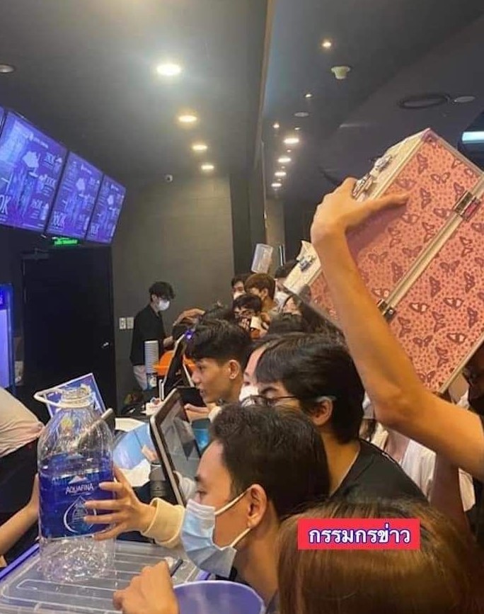 Wadah popcorn bikin salah fokus Facebook Wadah popcorn bikin salah fokus Facebook