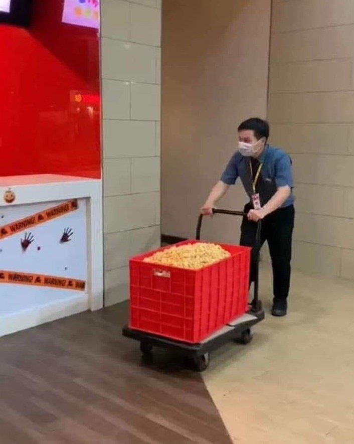 Wadah popcorn bikin salah fokus Facebook Wadah popcorn bikin salah fokus Facebook