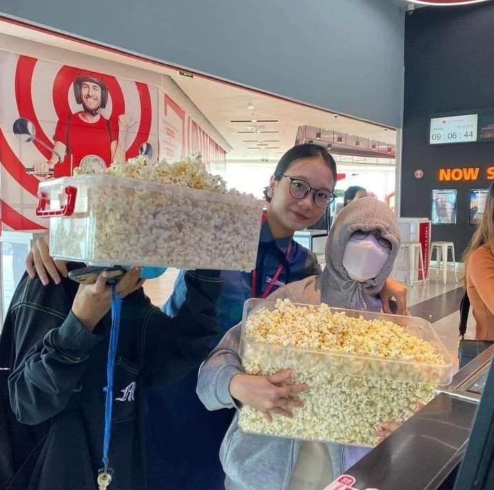 Wadah popcorn bikin salah fokus Facebook Wadah popcorn bikin salah fokus Facebook