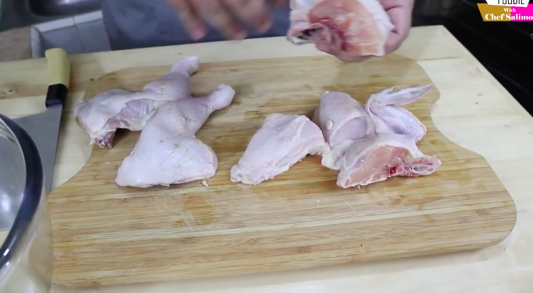 Cara mudah hilangkan lendir pada daging ayam, pakai tiga bahan dapur